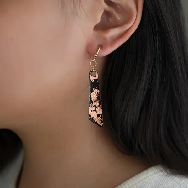 黑檀碎銅耳環